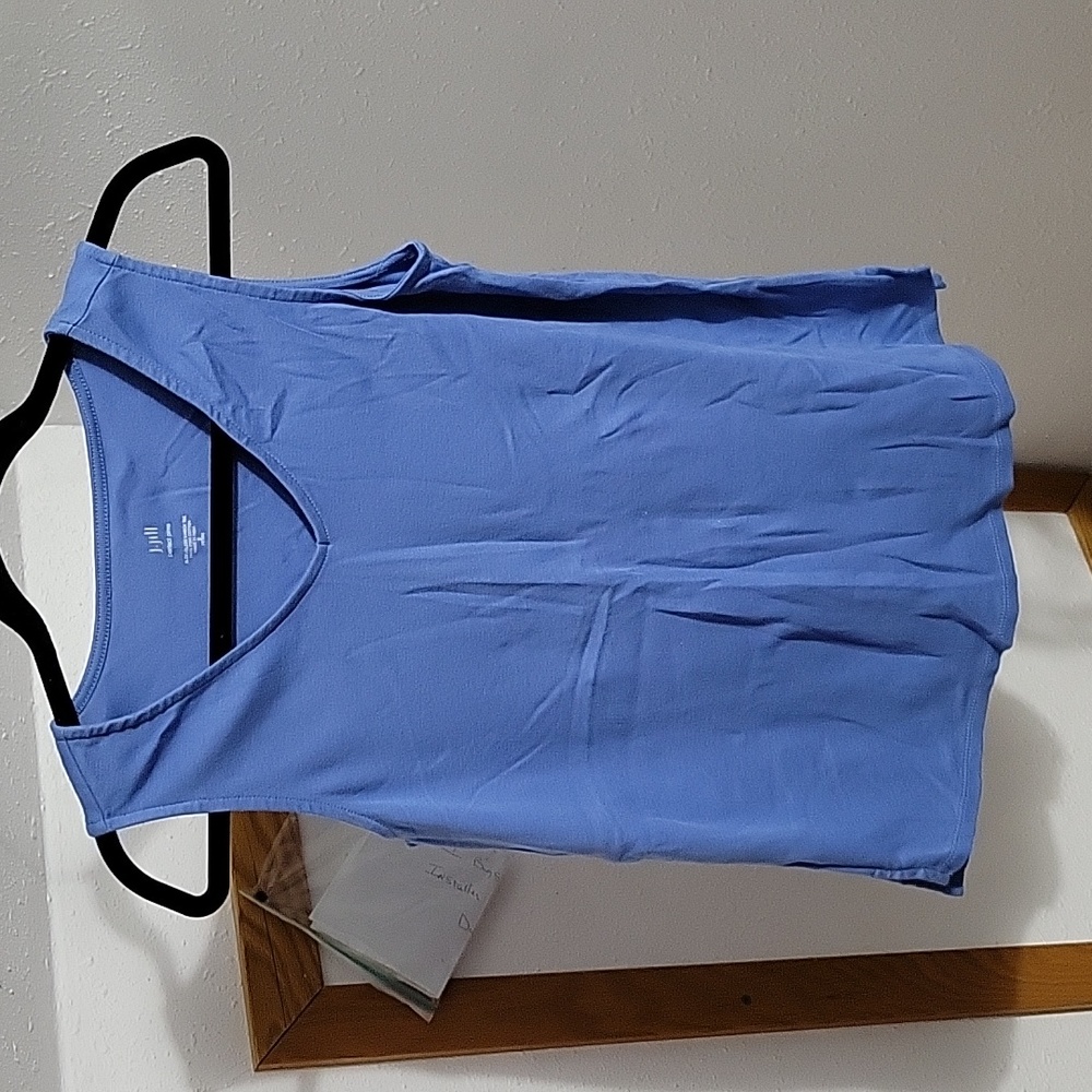 Blue sleeveless vneck top